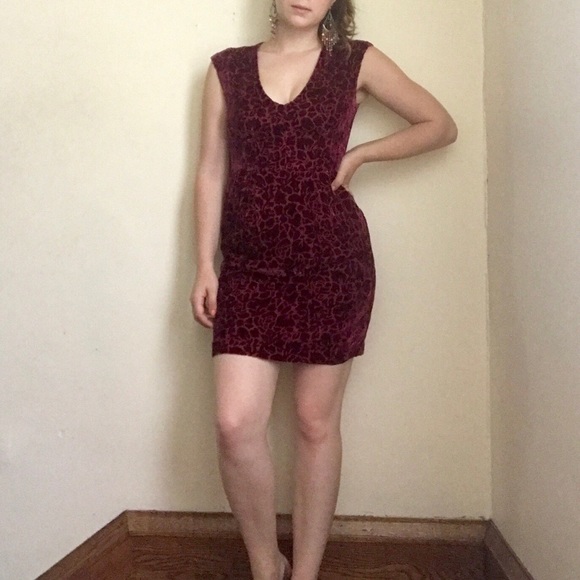 Red velvet cocktail dress - Picture 3 of 4